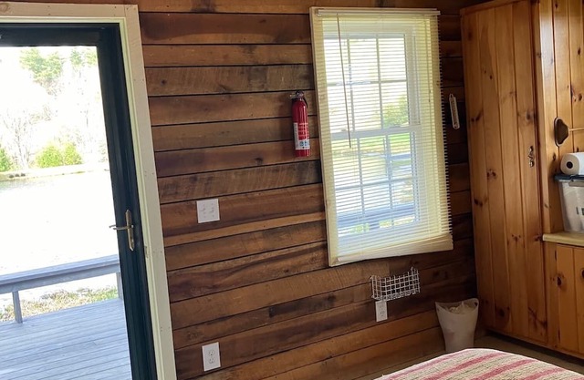 Stillhouse Cabin, pondside Laurel Springs retreat on Blue Ridge Parkwayn