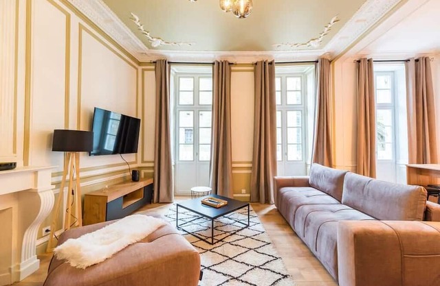 Logement D'exception : 10 Chambres et Babyfoot
