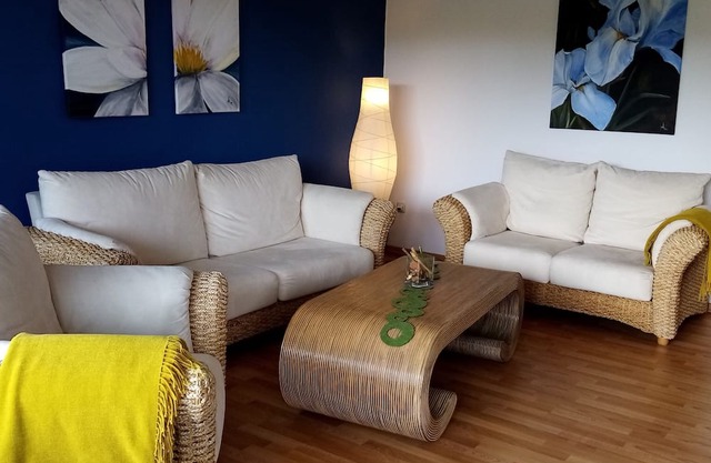 Fewo Summertime Direkt an der Weser mit Schloß+weserblick und Idyllischem Garten