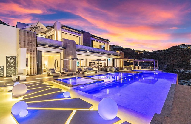Sprawling Villa w/ HUGE Pool, Gym, & Full Daily Staff. Walking distance to DT Cabo