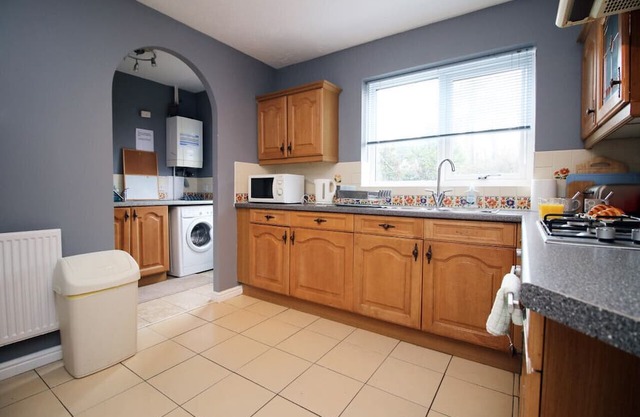 Spacious 3BR House Cardiff - Free Parking 3 cars