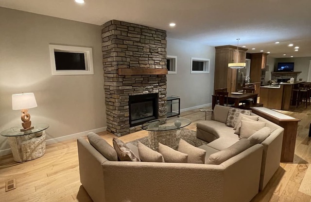 Riverside Retreat w/Sauna & Garage! Family-sized & 5min walk to Peace Bridge!