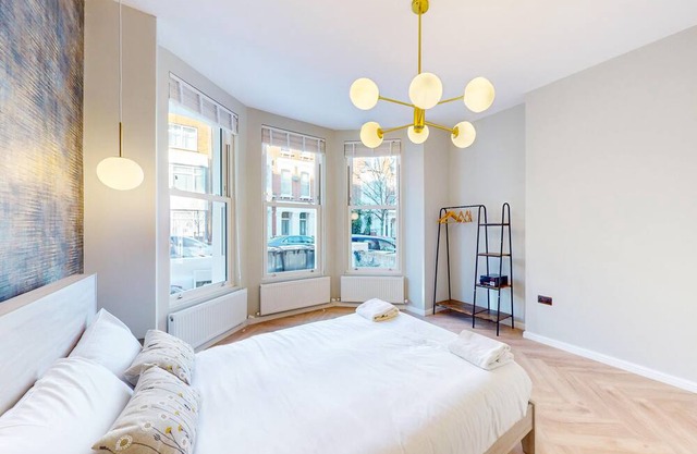 Stunning 3BD Apartment in Kilburn with an outdoor area