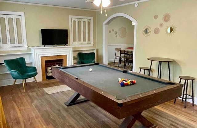 This house is a 4 bedroom(s), 2 bathrooms, located in Starkville, MS.