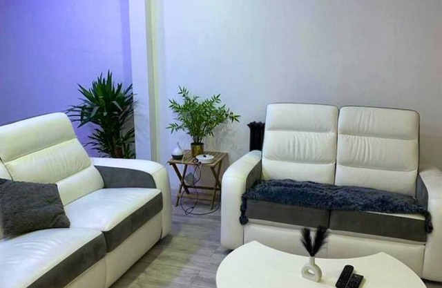 Homerez - Amazing house for 12 ppl. with jacuzzi, garden and terrace at Longvic