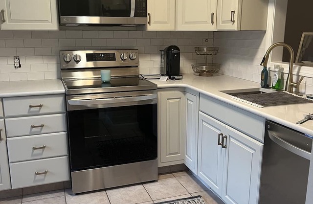 1 BR/1.5 Bath - 20 min from Beach!