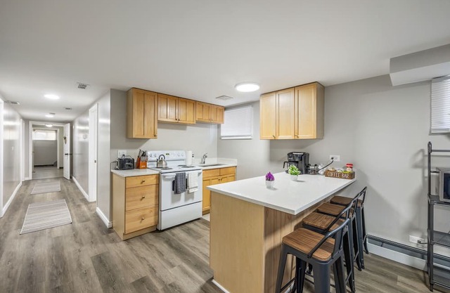 Skokie Sunrise - 3 Queen Beds