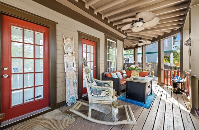 Bungalow in historic walking neighborhood near downtown Austin