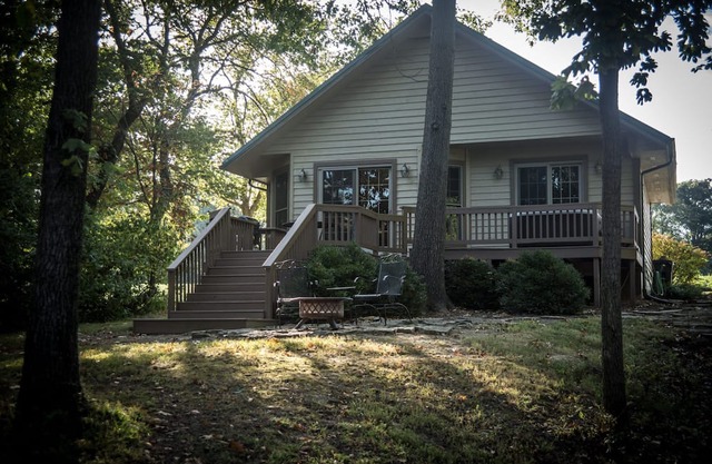 Hot Tub Cabin- In the Heart of Shawnee Wine Trail