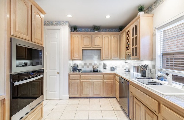 Spacious 5 Br 2.5 Bath Home 15 min From Dfw Port/ATT/TexasLive/6 Flags/Garage