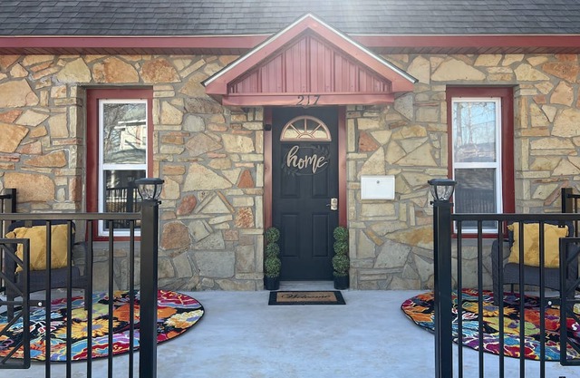 Hickory Hill Home Off The Square