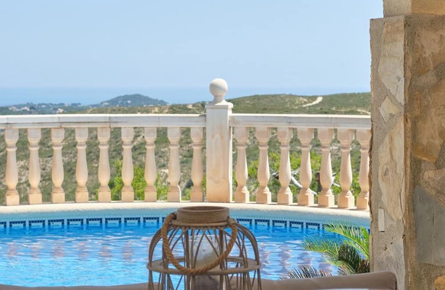 Villa 'Casa Begonia' with Sea View, Wi-Fi and Air Conditioning