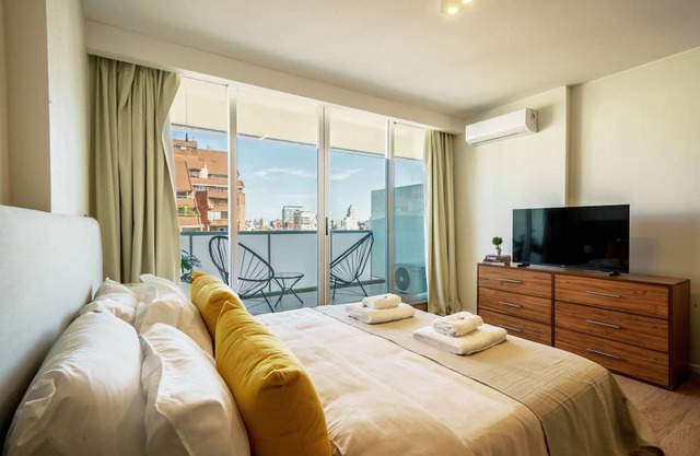 Fliphaus + BE Libertador - Lux Lofts 'G'
