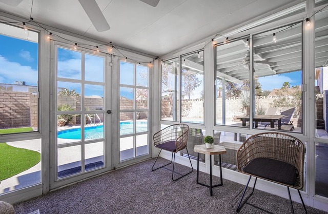 Lovely Home w/Pool & Sunroom, 15 Min to the Strip!