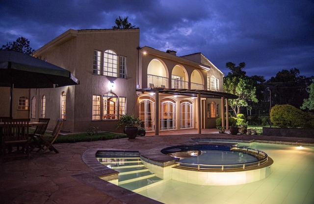 Spacious house with comfortable rooms, a beautiful garden and a large pool.