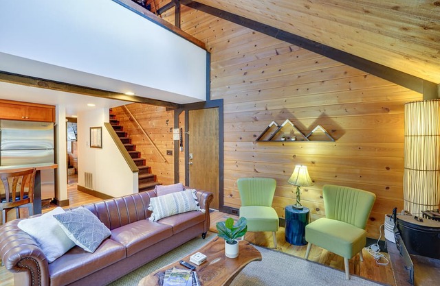Inviting Sunriver Cabin w/Resort Amenities!