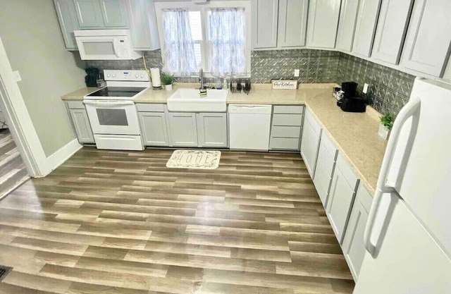 Huge, 4 Bedrooms 10 min to Casino, 25 min to Indy!