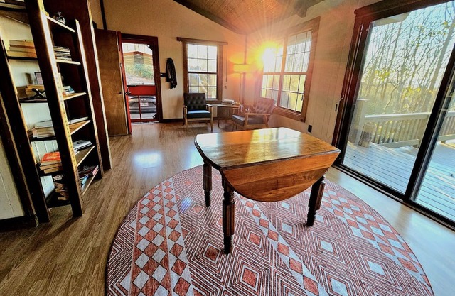 Cozy modern Mountainview Cabin near Great Smoky Mountain National Park NC