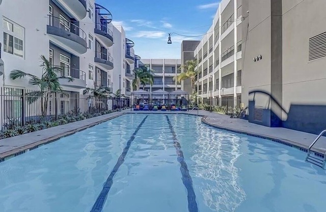 stunning 2BD, 3BA oasis located city of Irvine. high ceilings