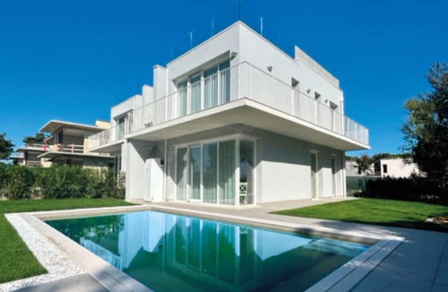 Stunning villa with pool and lagoon view