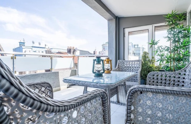 Gorgeous Flat with Balcony in Besiktas