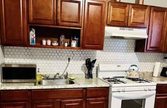 3bdr10 mins to EWR, 25 mins to nyc/prudential cent