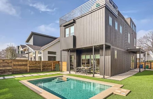 New! 4 BDRM w/POOL Mins To DT