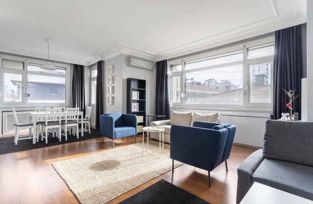 Missafir Sleek Flat with Balcony on Bagdat Street