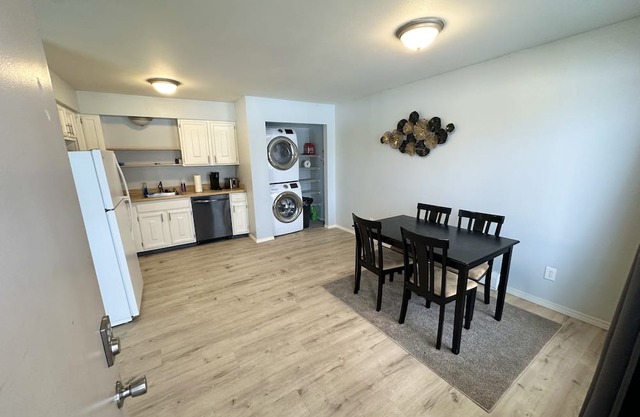 2 br 1 ba 4-Plex Apt Near Airport