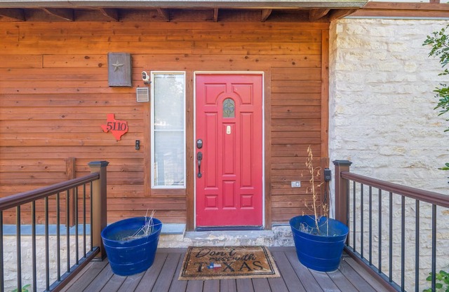 Mountain Cabin Home w/ Great Views of Lake Travis. Pet-Friendly!
