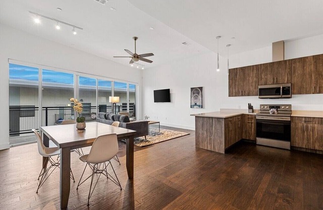 Stylish City Apartment /King Bed /Gym Access