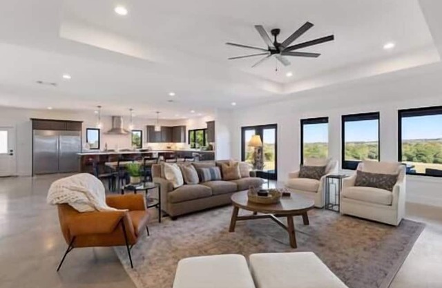 La Grange Modern Farmhouse, breathtaking views!