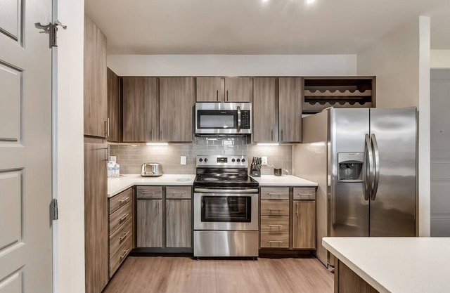 20% OFF Luxury 2BD, Penthouse, Pool views - Allen