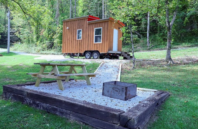 Welcome to Cozy Cabin - Small in size, big in charm