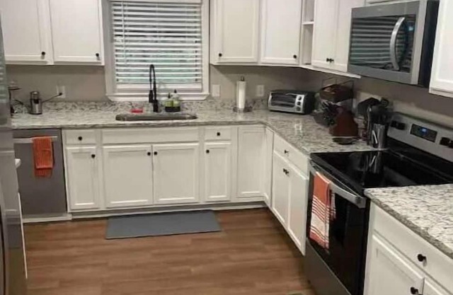 Pet Friendly 2 bed,2 full bath home with fenced back yard