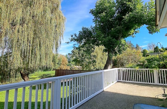 Riverside Escape on the Hope River