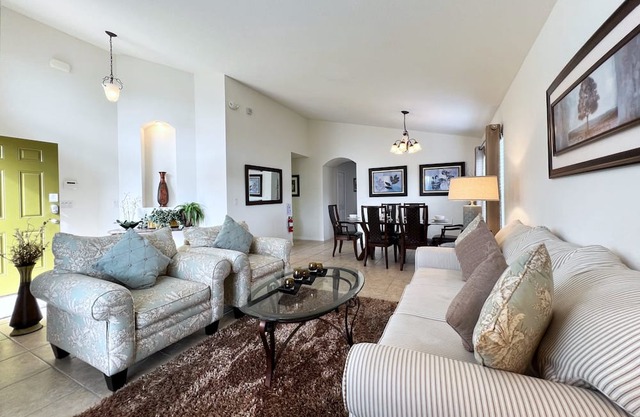 Relaxing Pool Hm with Game Room 4Bed 3Bath