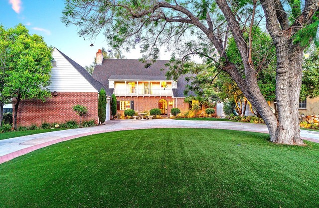 Stunning Mansion 5min Walk to Rose Bowl n#The area is not affected by the fire!n