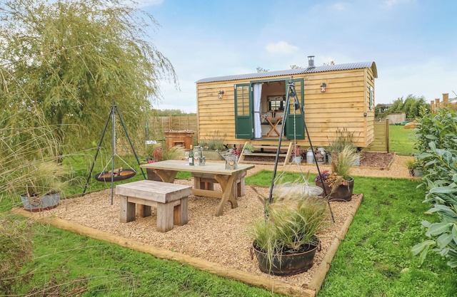 Poppie's Shepherd Hut - UK50227
