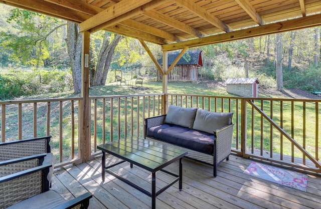 Peaceful & Private! Pet-Friendly Williamsburg Home