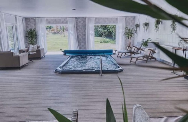 Luxury 8-Bed Country Retreat with Private Spa – Sleeps 16
