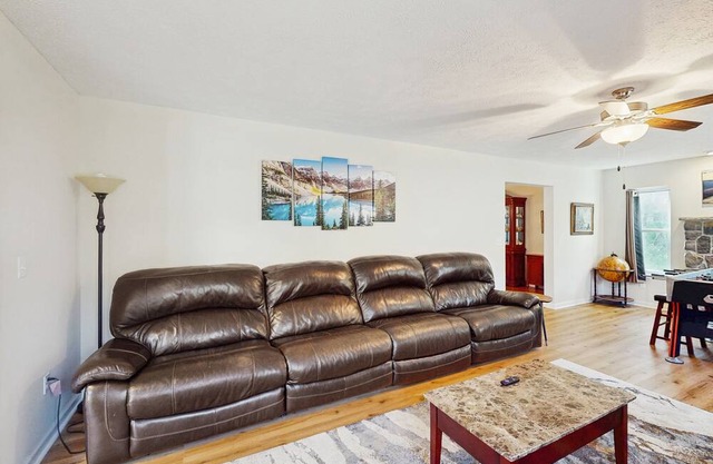 Spacious dog-friendly house with private W/D, wifi - community amenities