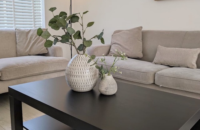 Calm & contemporary 2 bed house with park view