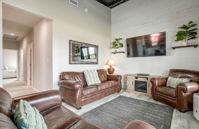 Unique Barn by the Lake in Bridgeport, Texas