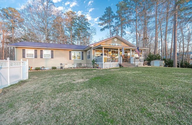 Ultimate Lakefront Cabin with Outdoor Pool in Georgia