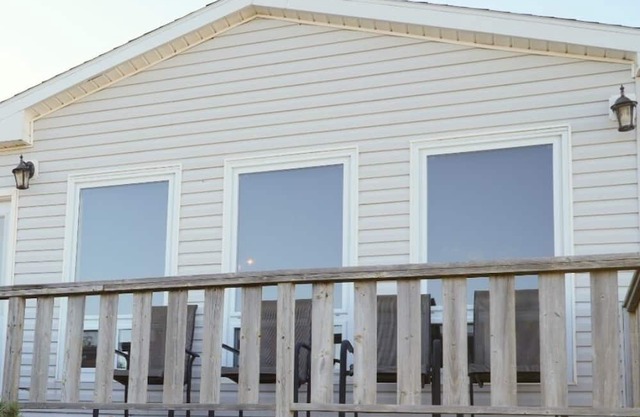 Long Term - Nov. to May, 2 Bed, 1 Bath, Water Views – Winterized & Welcoming