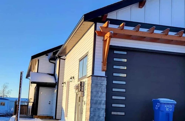 Modern Basement Suite with Full Kitchen and Private Entrance