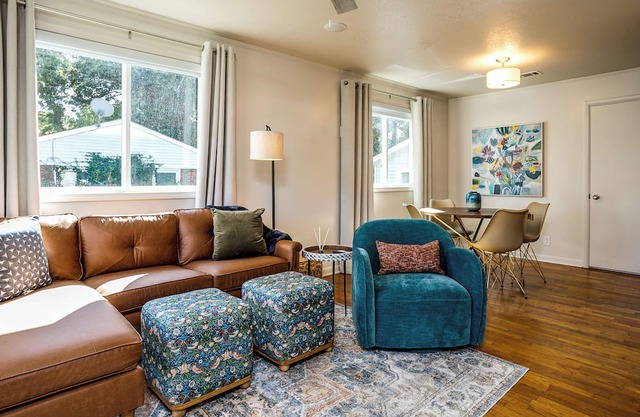 Fresh & Clean - Newly Remodeled 4-bedroom house in the heart of Jonesboro