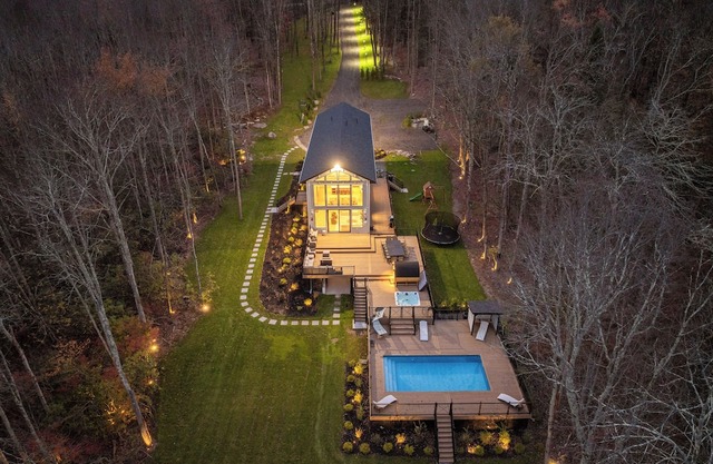 Lakefront Paradise w/Pool, Hot Tub, Sauna & Kayaks