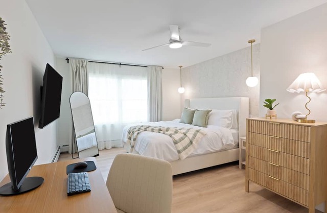 1 Min Walk to Bus Direct to NYC, Laundry, Parking, Deck, Modern, Newly Renovated